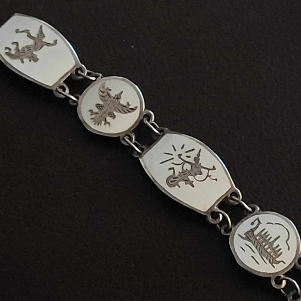 Ernie Donna Seppa Sterling Silver Mythological Good Luck Bracelet Pike Place MKT